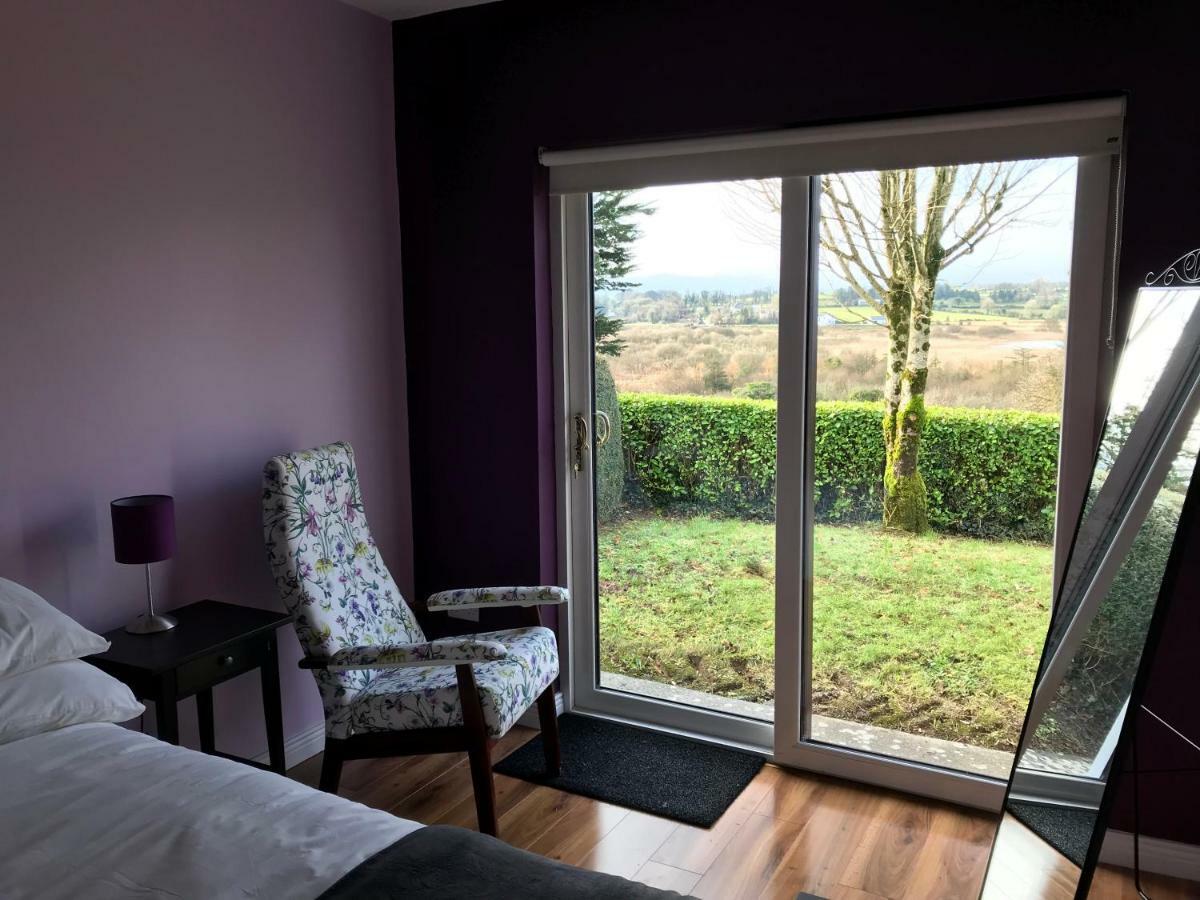 Mick'S Cottage Loughrea Exterior foto